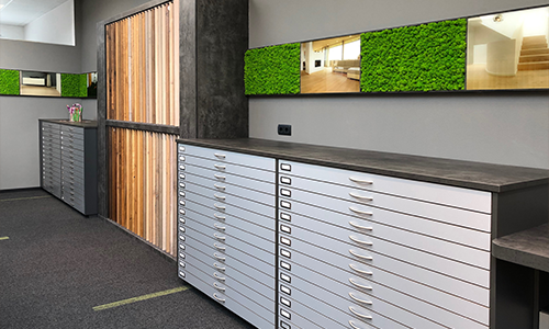 fussboden_bauer_showroom_planschrank_moosbilder_500x300 fussboden_bauer_showroom_planschrank_moosbilder_500x300